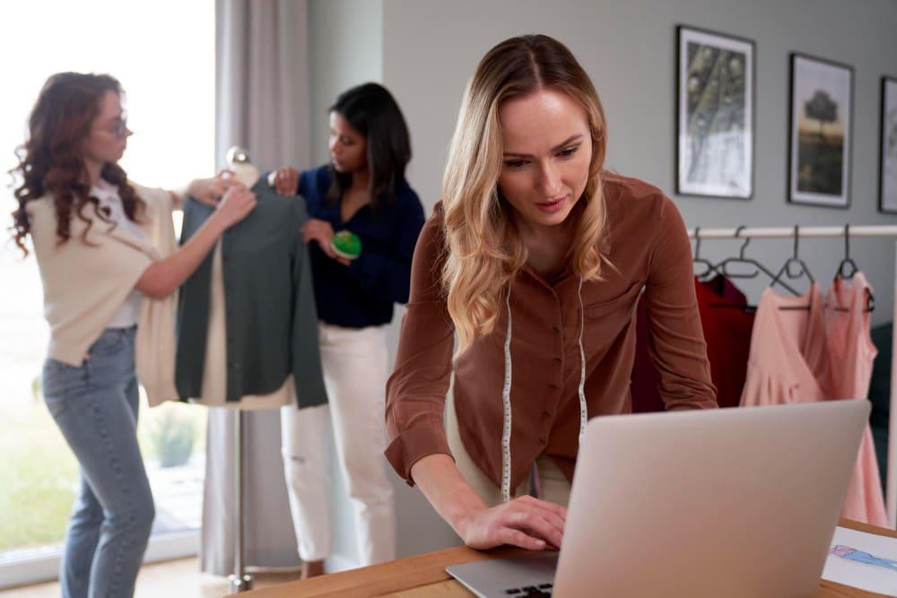 Ihr Kleiderschrank-Upgrade: Seamifytoy's maßgeschneidertes Personal Shopping für Sie.